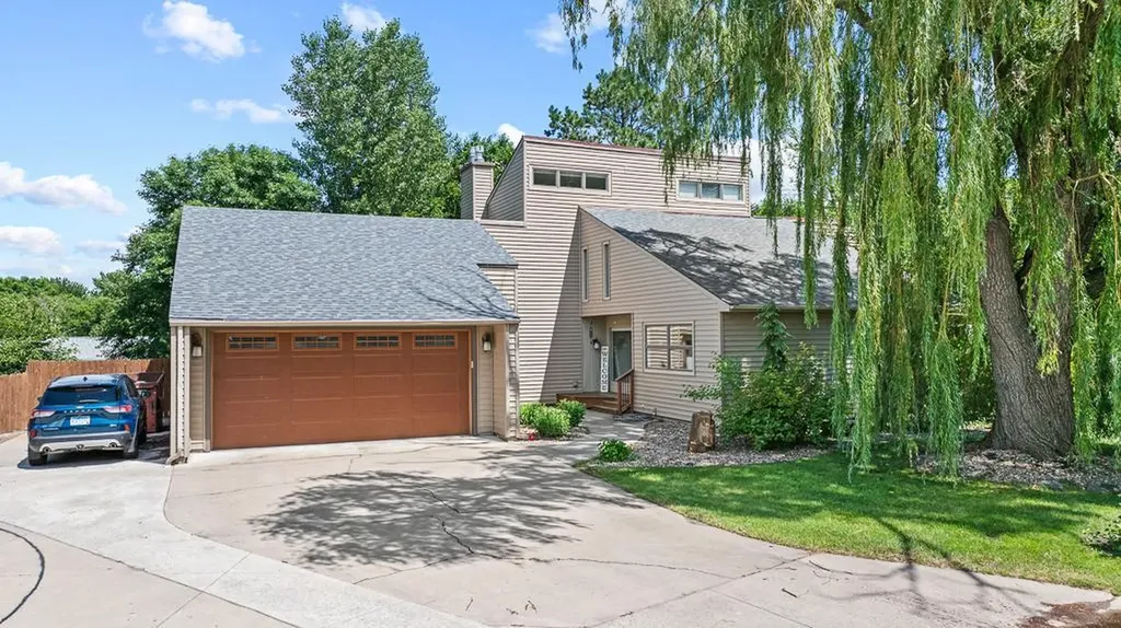 709 Sunrise Boulevard Redwood Falls MN 56283