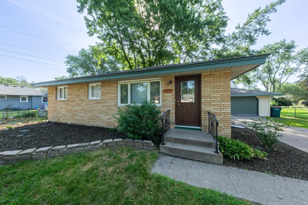 11157 Madison Street NE Blaine MN 55434