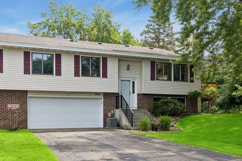 4316 Thornhill Lane Vadnais Heights MN 55127
