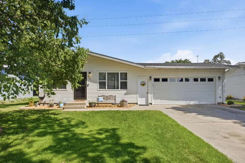 428 Brook Avenue Moorhead MN 56560