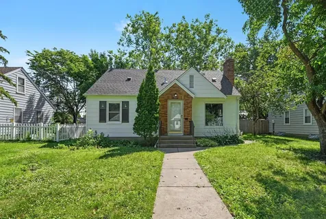 3830 Zenith Avenue N Robbinsdale MN 55422