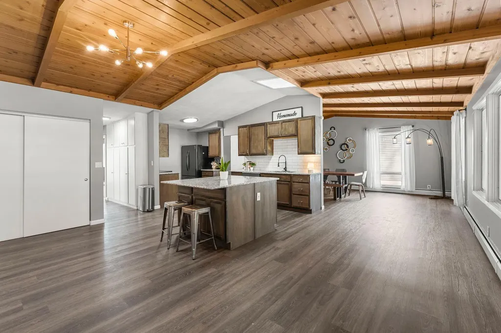 7008 35th Avenue N Crystal MN 55427