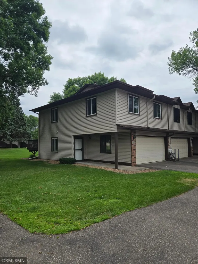 8824 N Maplebrook Court Brooklyn Park MN 55445