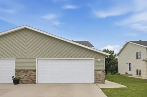 5270 49th Avenue S Fargo ND 58104