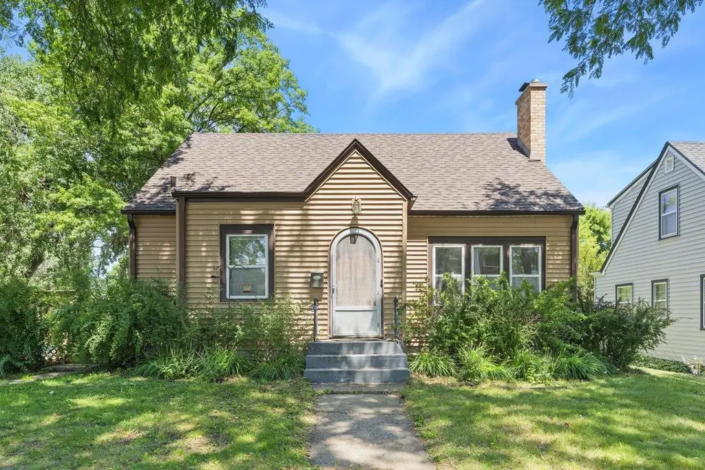 71 Wyoming Street E Saint Paul MN 55107