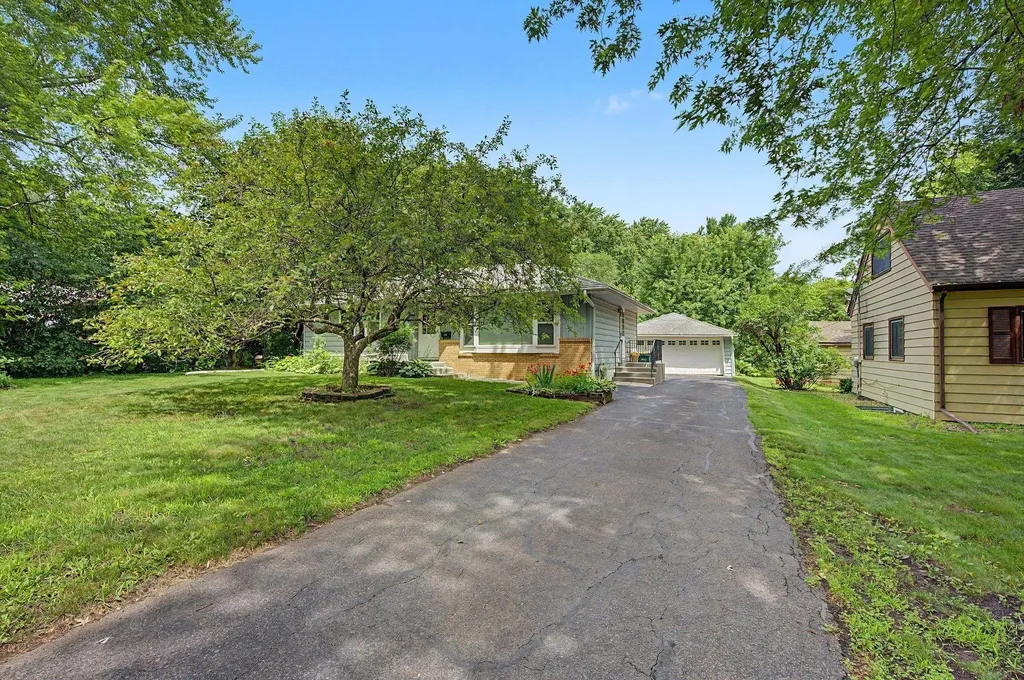 6506 34th Avenue N Crystal MN 55427