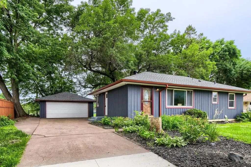 10920 Kumquat Street NW Coon Rapids MN 55448