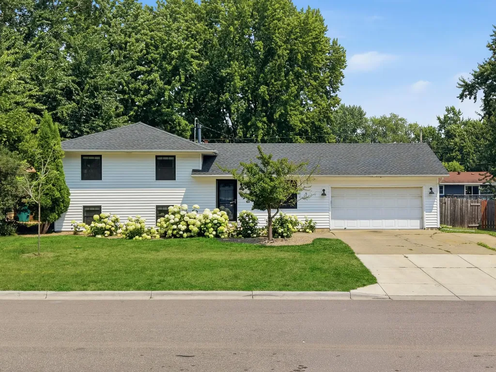 301 Walnut Lane Apple Valley MN 55124