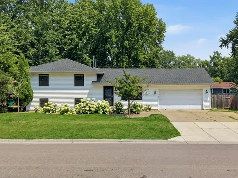 301 Walnut Lane Apple Valley MN 55124