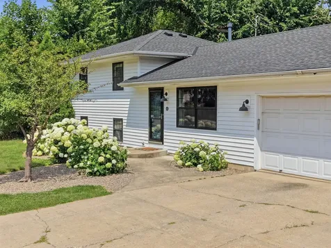 301 Walnut Lane Apple Valley MN 55124