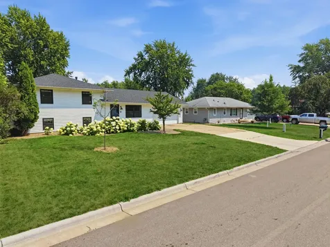 301 Walnut Lane Apple Valley MN 55124