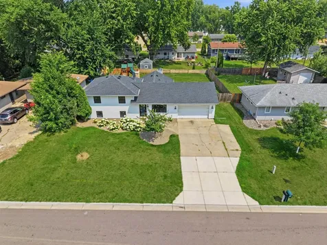 301 Walnut Lane Apple Valley MN 55124