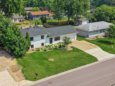 301 Walnut Lane Apple Valley MN 55124