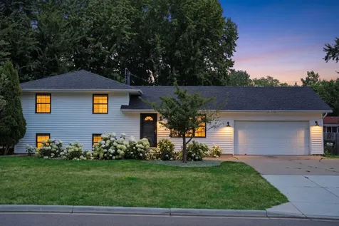 301 Walnut Lane Apple Valley MN 55124