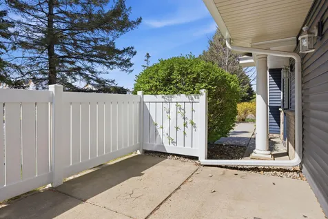 401 Hickory Lane N Oakdale MN 55128