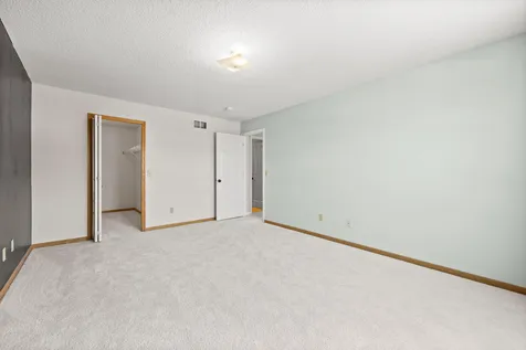 401 Hickory Lane N Oakdale MN 55128