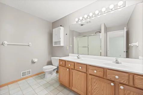 401 Hickory Lane N Oakdale MN 55128