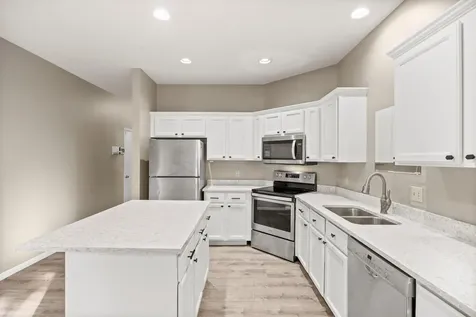 401 Hickory Lane N Oakdale MN 55128