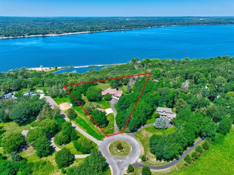 294 Salishan Drive Hudson WI 54016