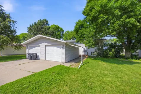 914-916 32nd Street N Fargo ND 58102