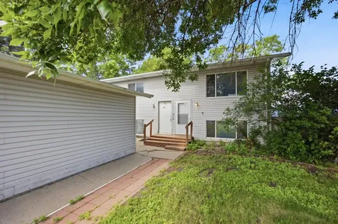 914-916 32nd Street N Fargo ND 58102