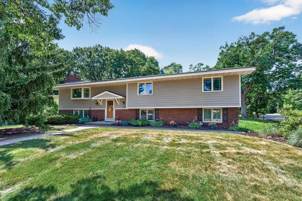 2200 Chalet Drive NE Columbia Heights MN 55421