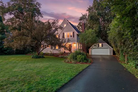 1244 Roselawn Avenue W Roseville MN 55113