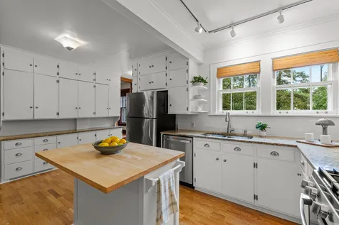 1244 Roselawn Avenue W Roseville MN 55113