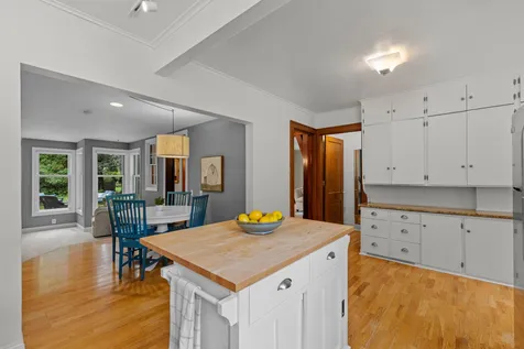 1244 Roselawn Avenue W Roseville MN 55113