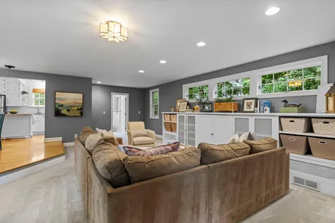 1244 Roselawn Avenue W Roseville MN 55113