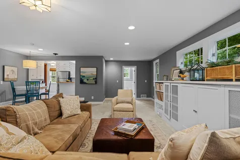 1244 Roselawn Avenue W Roseville MN 55113