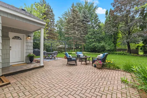 1244 Roselawn Avenue W Roseville MN 55113