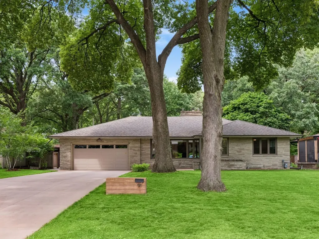 91 Mid Oaks Lane Roseville MN 55113