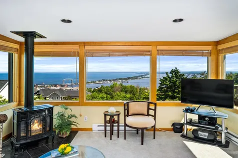 615 W 6th Street Duluth MN 55806