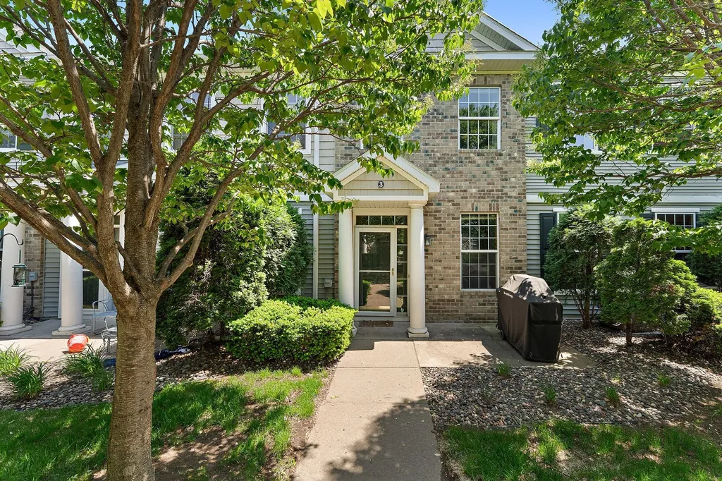 1610 Woodlynn Avenue Maplewood MN 55109