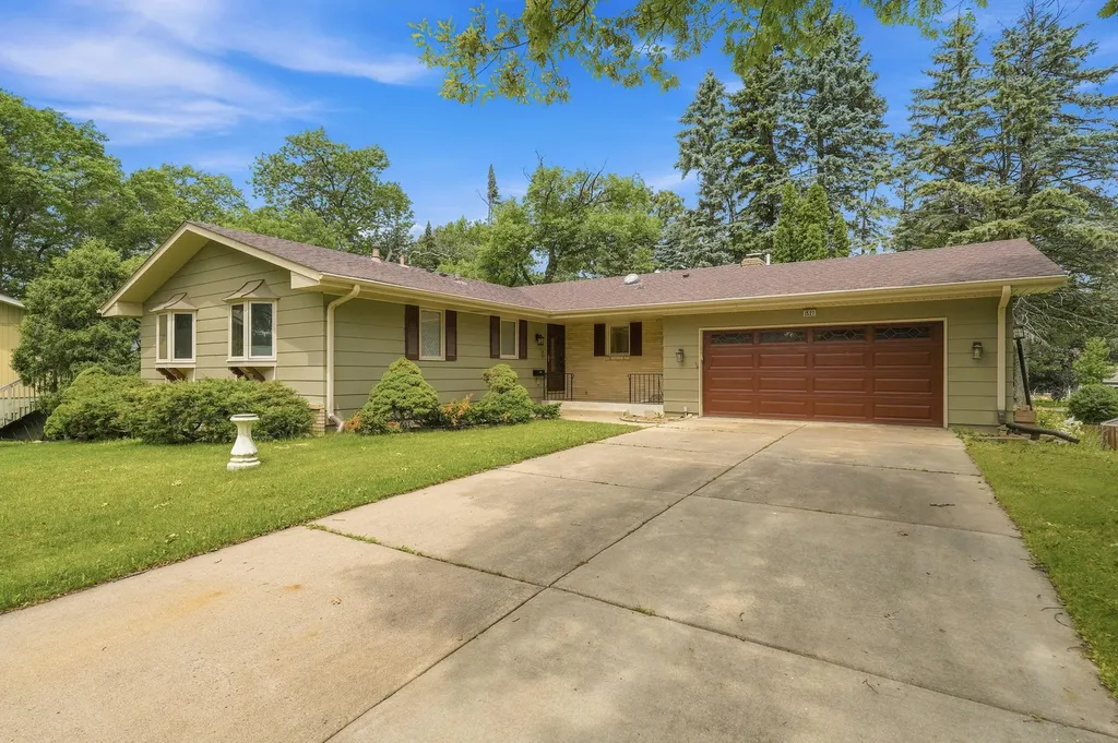 1527 E Windemere Circle NE Fridley MN 55421