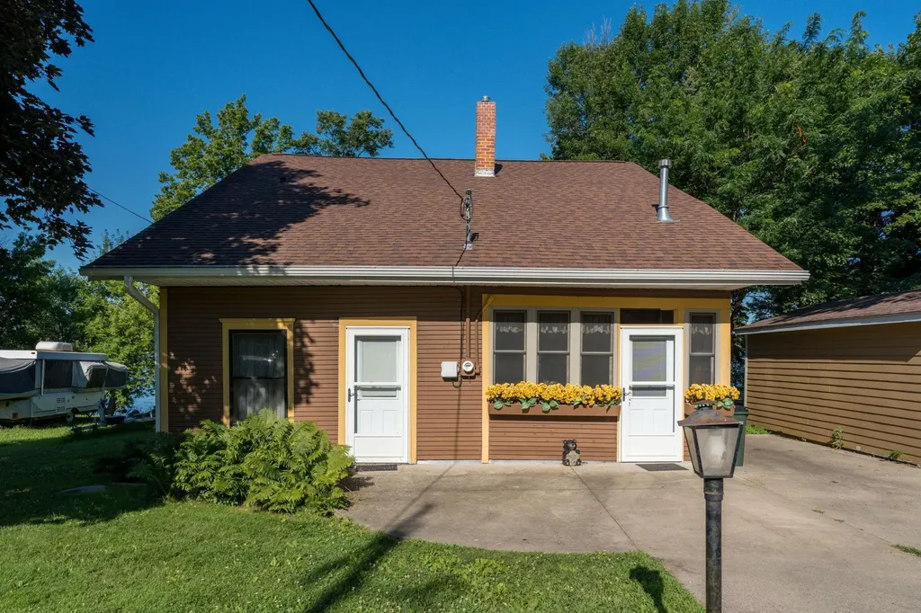 911 Reed Street N Waterville MN 56096