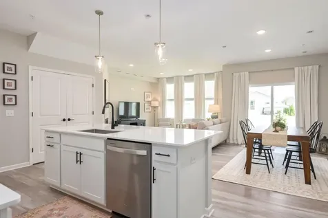 11283 Crestbury Drive Woodbury MN 55129
