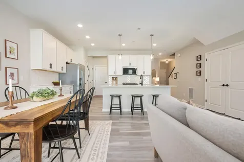 11283 Crestbury Drive Woodbury MN 55129