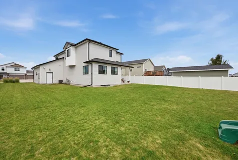 504 6th Street E Horace ND 58047