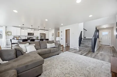 504 6th Street E Horace ND 58047