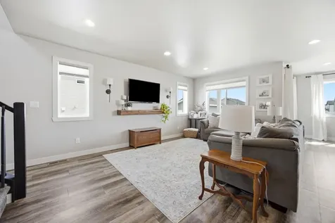 504 6th Street E Horace ND 58047