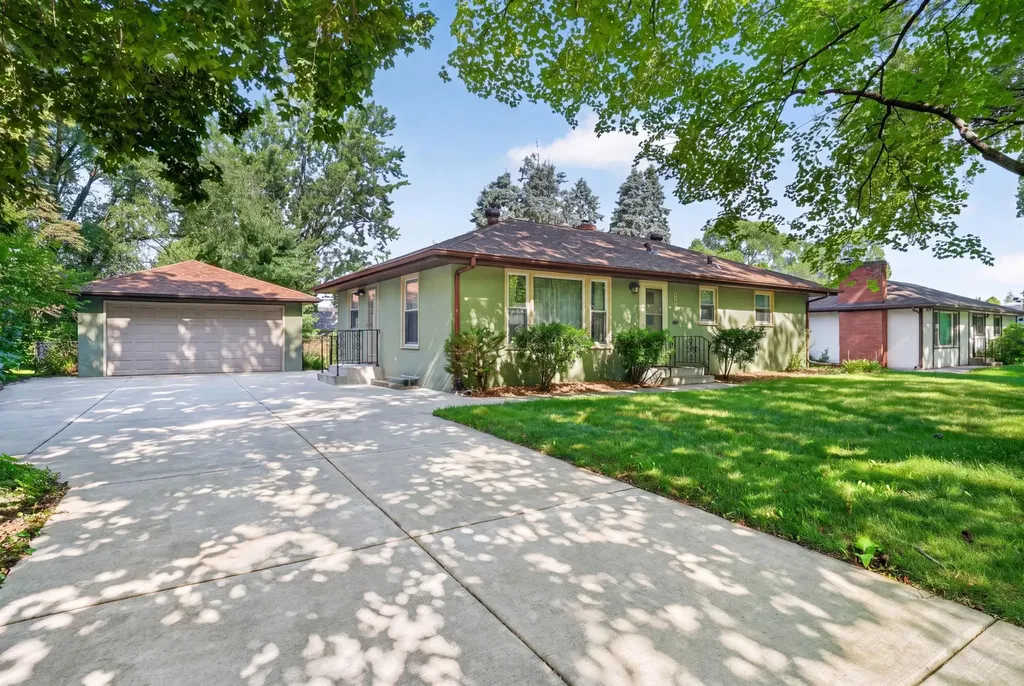 3083 Wilder Street N Roseville MN 55113