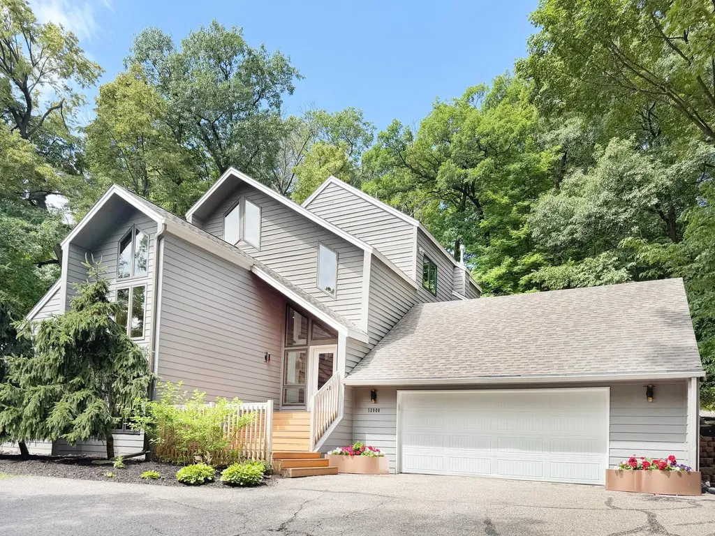 13900 Hill Ridge Drive Hopkins MN 55305