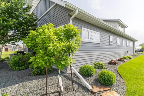 4897 Bluebell Loop S Fargo ND 58104