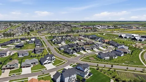 4897 Bluebell Loop S Fargo ND 58104