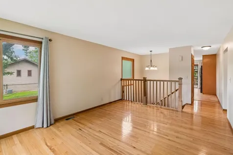 1592 Bellows Street West Saint Paul MN 55118