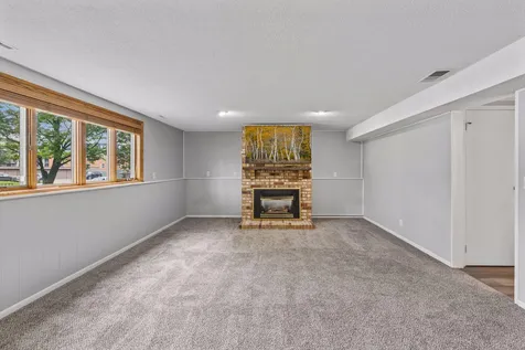 1592 Bellows Street West Saint Paul MN 55118