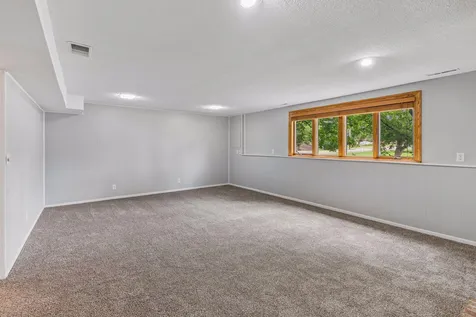1592 Bellows Street West Saint Paul MN 55118