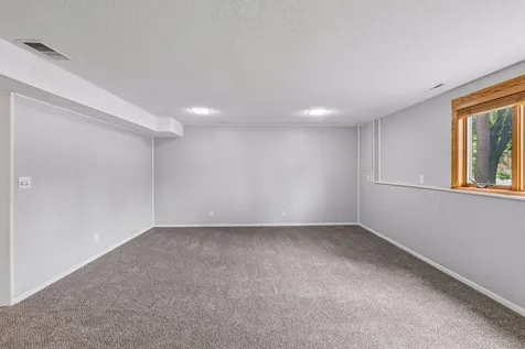 1592 Bellows Street West Saint Paul MN 55118